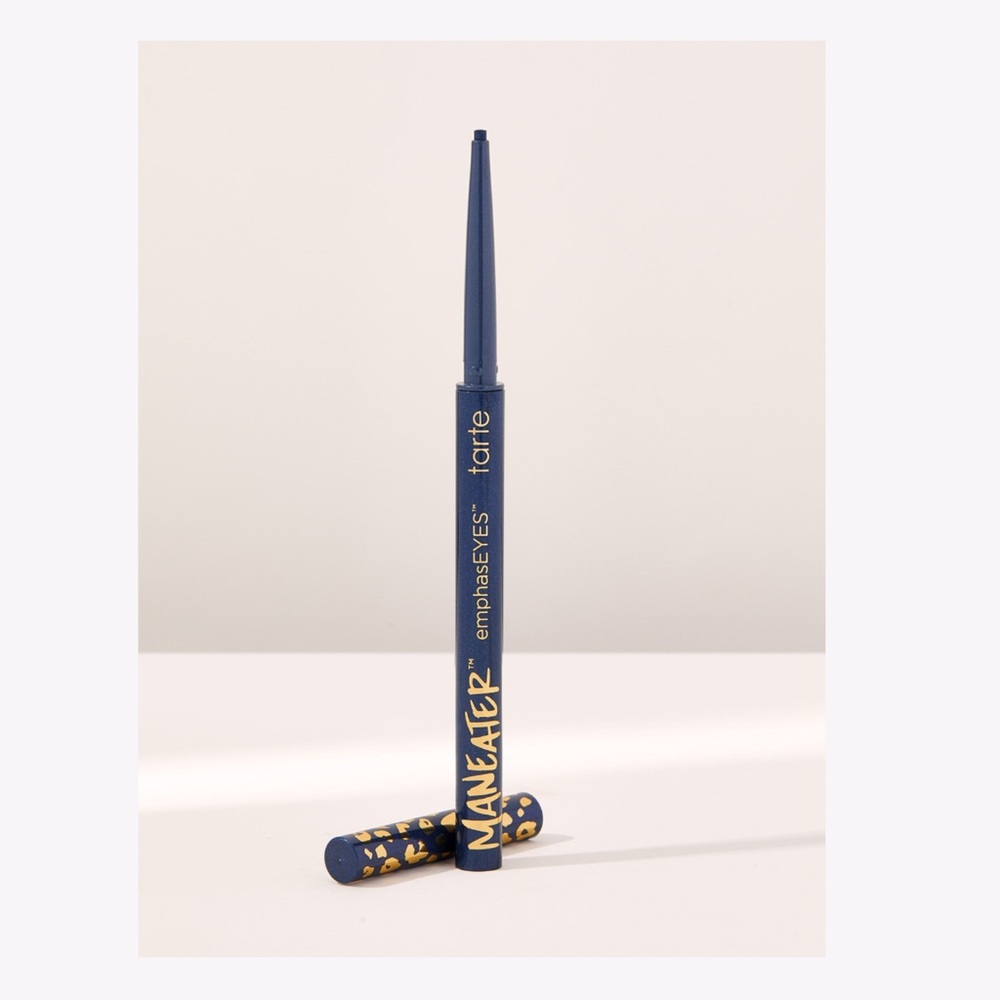 maneater™ emphasEYES™ high-definition eyeliner. Color:Navy